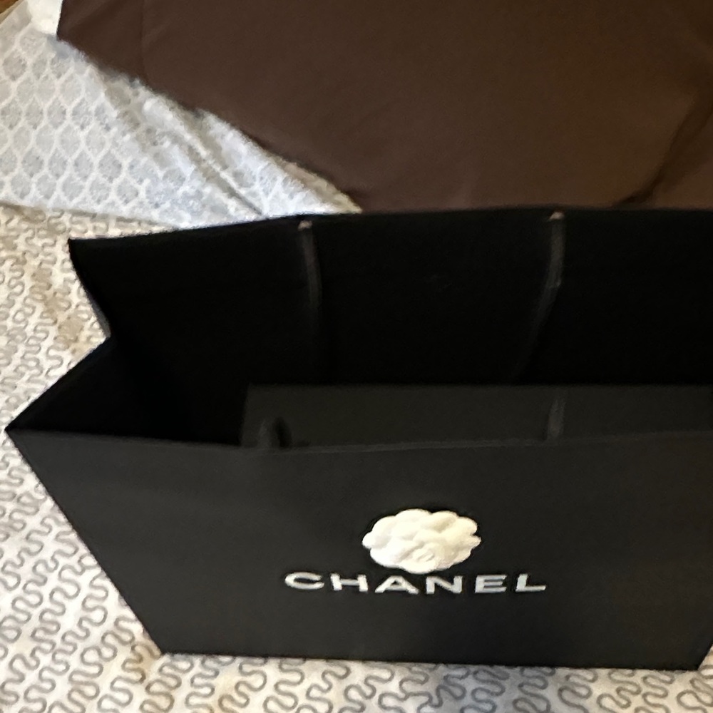 Chanel Black and White Gift Set - Picture 6 of 6